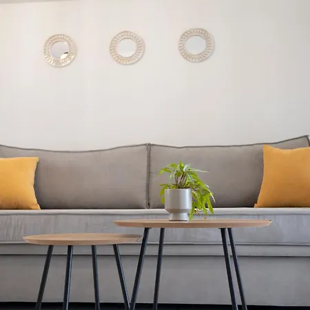 Eliseloutrakiapartment Апартаменты